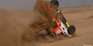 Dakar competitor crashes out during shakedown