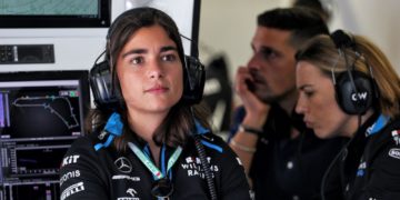 Jamie Chadwick stays on in Williams F1 development role