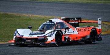 Acura Team Penske heads first Sunday Roar session