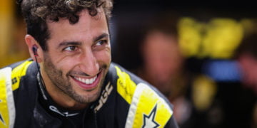 Daniel Ricciardo to raffle race suit in aid of Australian bushfires