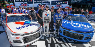 Stenhouse wins Daytona 500 pole