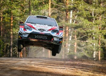 Evans sets Rally Sweden speed, holds overnight lead