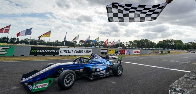Fraga beats Lawson to take 2020 Toyota Racing Series title