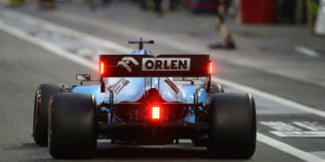 Williams fires up its FW43 for the first time