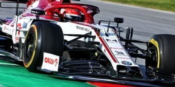 Kubica fastest as second test gets underway