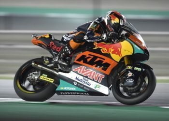 Nagashima battles to maiden Moto2 victory in Qatar