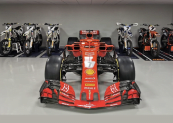 Raikkonen takes delivery of race-winning 2018 F1 car