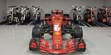 Raikkonen takes delivery of race-winning 2018 F1 car