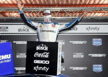 Martin Truex Jr. wins second-straight at Martinsville Speedway