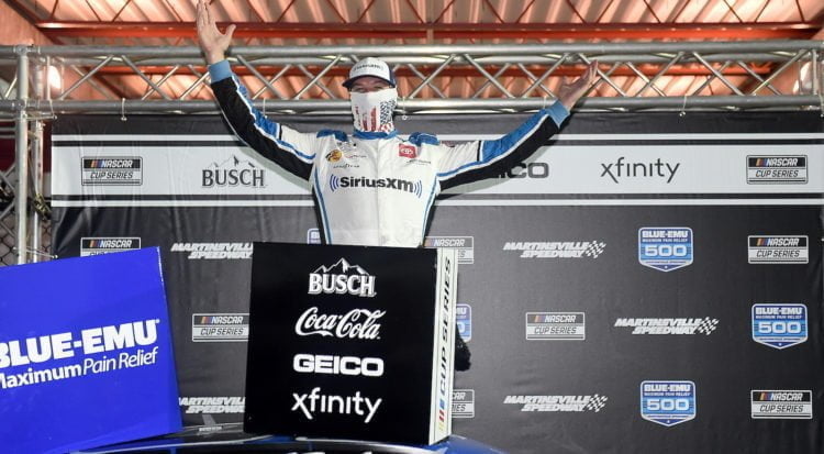 Martin Truex Jr. wins second-straight at Martinsville Speedway