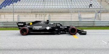 Over 100 laps for Ricciardo as Renault returns