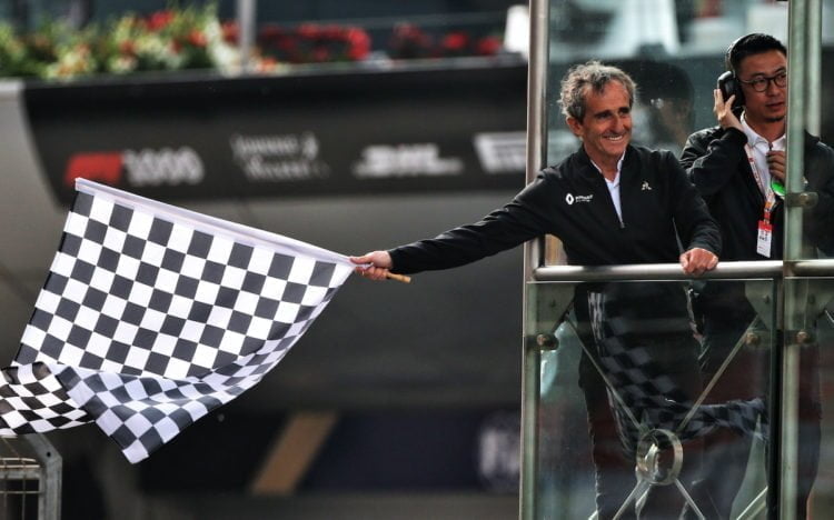 F1 to raise money for charity by adding names to chequered flags
