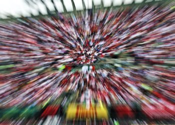 F1 to show fans on virtual trackside screens