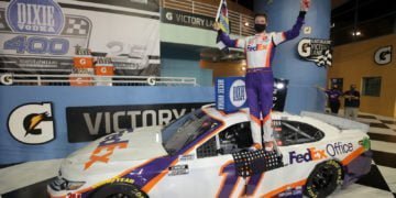 Denny Hamlin continues winning ways at Homestead-Miami Speedway
