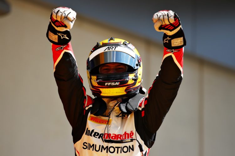 Pourchaire inherits maiden F3 win after late collision between leaders