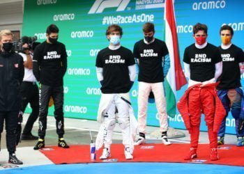 Hamilton hits out at F1 and Grosjean after rushed pre-race kneel