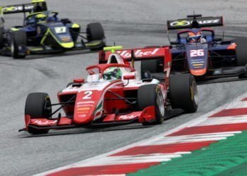 Vesti snatches F3 pole in incident-packed session