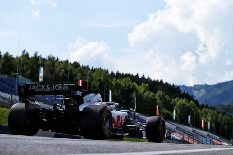 Grosjean avoids exclusion but must start from pit lane