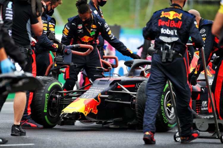 Verstappen hails ‘incredible’ mechanics after pre-race crash