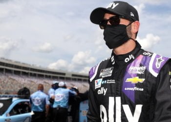 Jimmie Johnson cleared to race at Kentucky Speedway