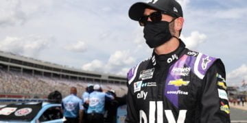 Jimmie Johnson cleared to race at Kentucky Speedway
