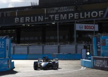 De Vries  edges da Costa in Berlin E-Prix FP2