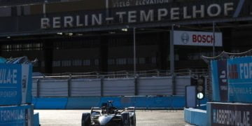 De Vries  edges da Costa in Berlin E-Prix FP2