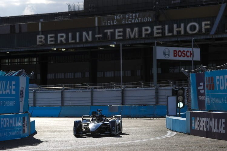 De Vries  edges da Costa in Berlin E-Prix FP2