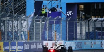 Da Costa wins Berlin thriller, extends championship lead
