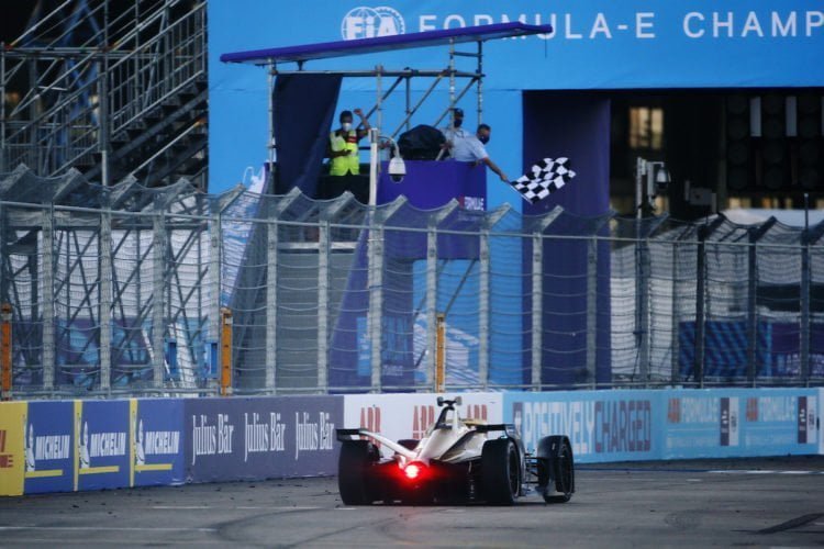 Da Costa wins Berlin thriller, extends championship lead