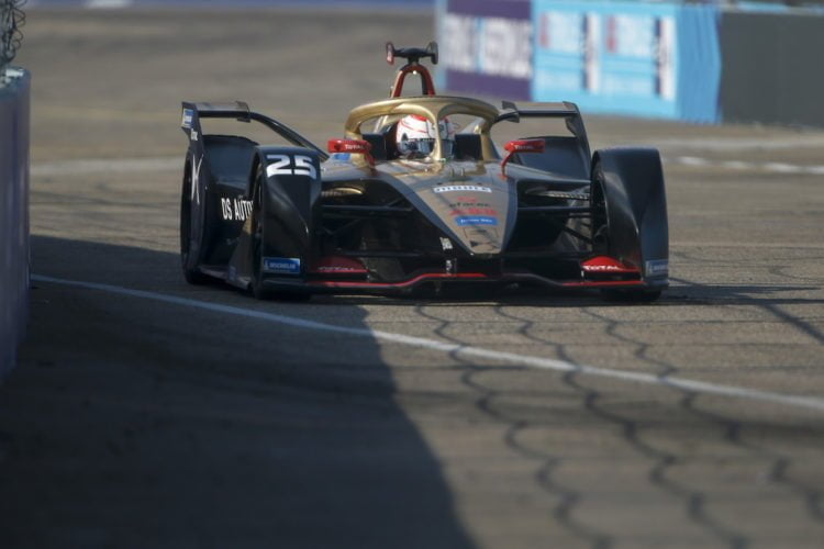 Reigning champion Vergne bounces back to take pole position in Berlin