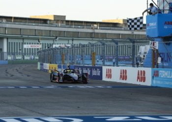 Rowland dominates to take maiden Formula E win, Rast on the podium