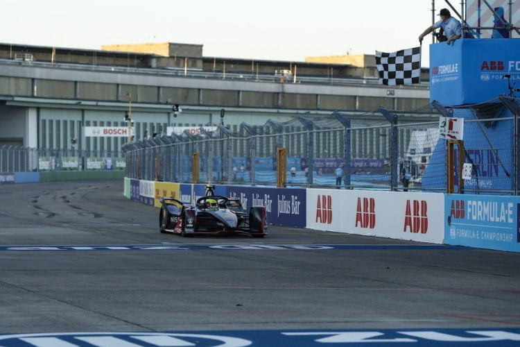 Rowland dominates to take maiden Formula E win, Rast on the podium