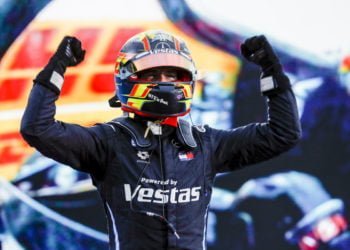 Vandoorne fronts Mercedes 1-2 in Formula E Berlin finale