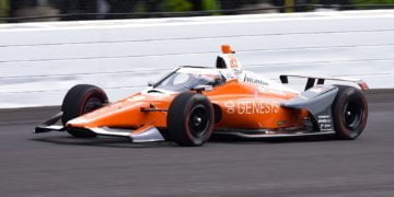 Hinchcliffe leads on opening day of Indy 500 practice