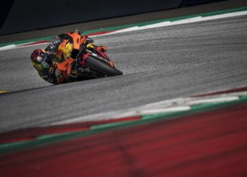 Espargaro puts KTM on top in Austrian FP1 ahead of Dovizioso
