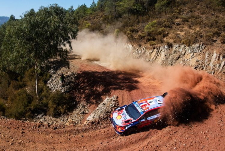 Loeb leads Rally Turkey on Friday night