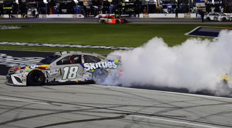 Kyle Busch scores first win of 2020 at Texas Motor Speedway