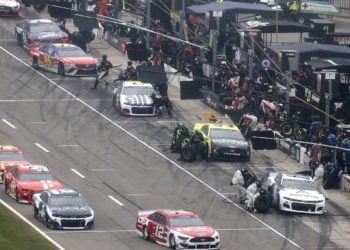William Byron’s pit crew out for Martinsville Speedway race