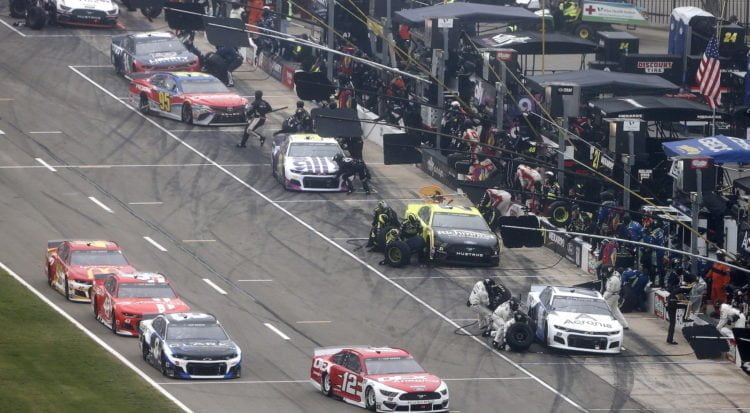 William Byron’s pit crew out for Martinsville Speedway race