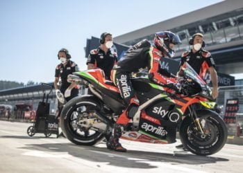 Smith leads sodden Le Mans MotoGP FP1 for Aprilia ahead of Zarco