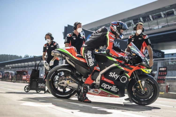 Smith leads sodden Le Mans MotoGP FP1 for Aprilia ahead of Zarco