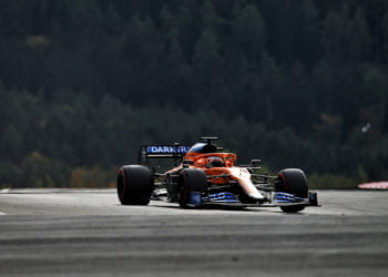 Sainz frustrated by difficulties with McLaren upgrades