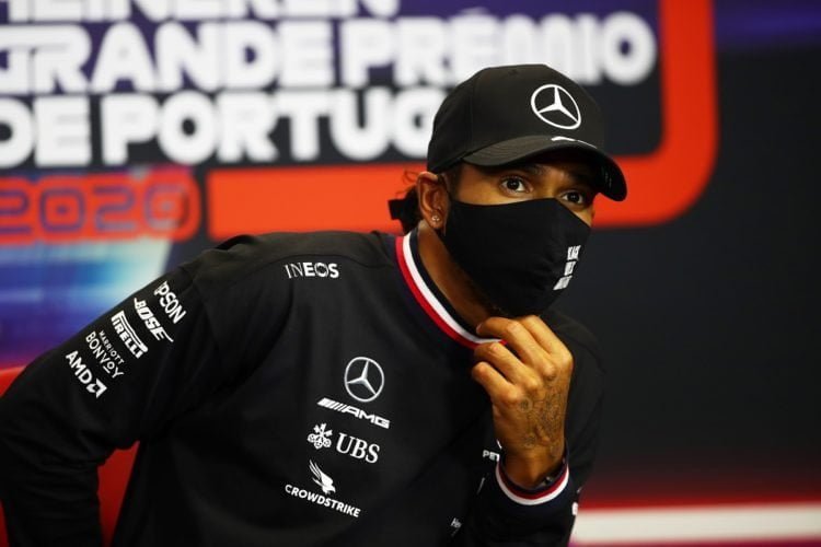 Hamilton: New Mercedes contract not a priority right now