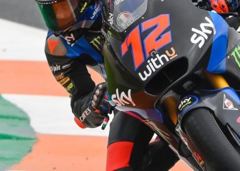 Bezzecchi re-enters title fight with commanding European Moto2 win after Lowes crashes