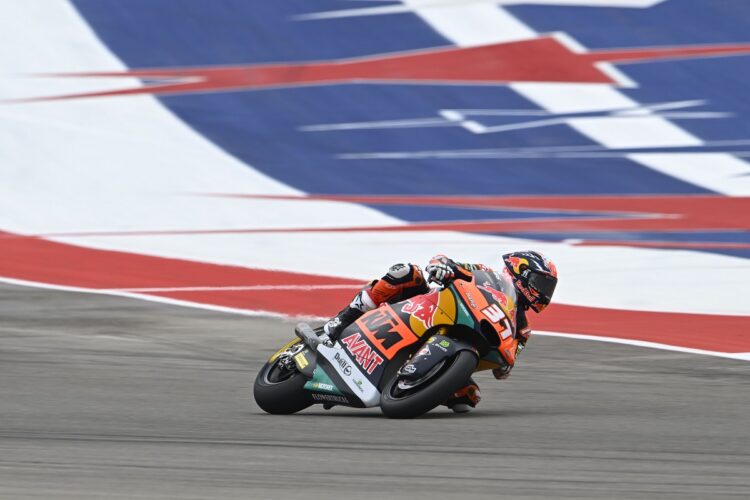 Acosta snatches Moto2 COTA success from Arbolino on final lap