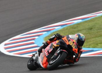 Binder scythes through to Argentina sprint race win from 15th on the grid