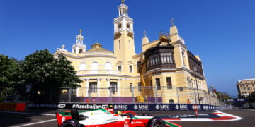Bearman takes pole in Baku with damaged F2 car