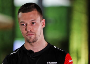 Kvyat set to take part in Formula E rookie test