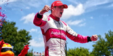 Kirkwood holds off McLaughlin to win on the streets of Nashville